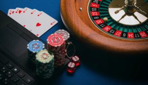 Crupiê em mesa de roleta ao vivo no 520BET cassino